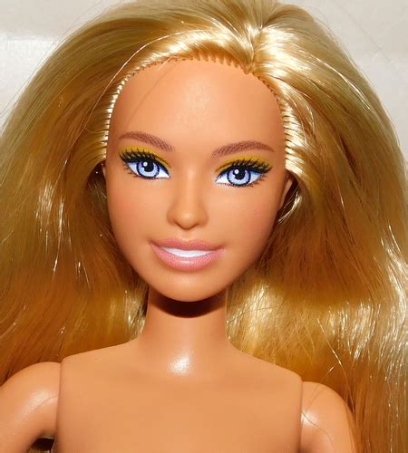 BARBIE DOLL FASHIONISTA PETITE SPORTY BODY LONG BLONDE HAIR BLUE EYES