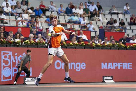 Andrey Rublev exhibe su carisma en el Gijón Open mientras Bautista