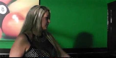 BBW PICKUP BBW en medias de nylon está follando en la mesa de billar Tnaflix