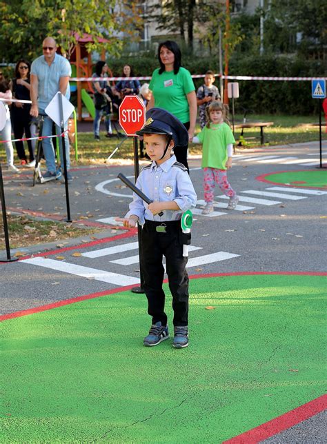 Начало - ДГ 61 Шарено петле