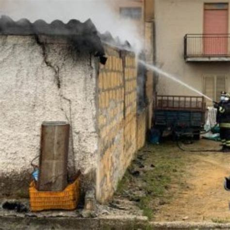 Vasto Incendio In Un Azienda Di Partanna Distrutti Mezzi Giornale