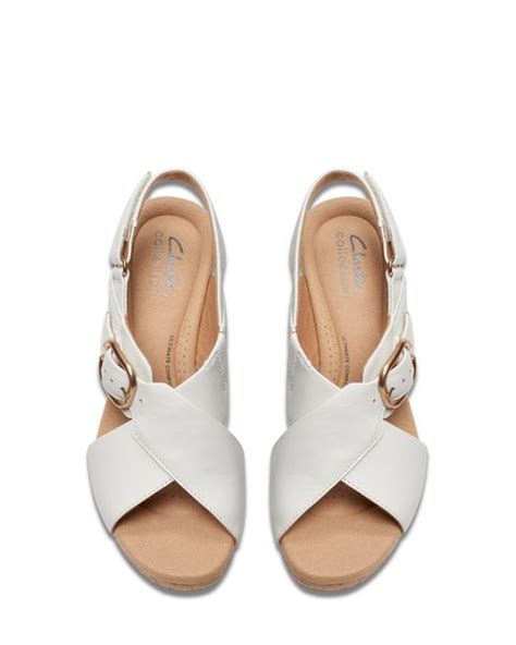 Clarks Giselle Dove Platform Sandal In Natural Lyst