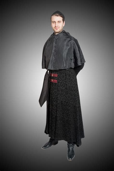 Католический священник