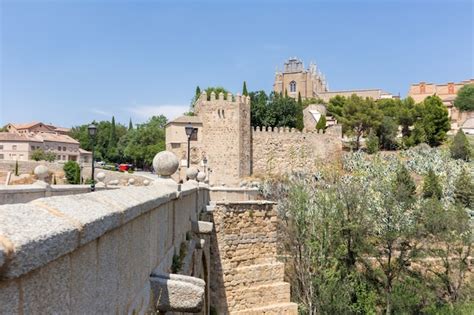 Premium Photo | Toledo and bridge puente de san martin