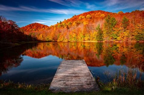 Vermont Autumn Foliage by Loren Fisher : r/MostBeautiful