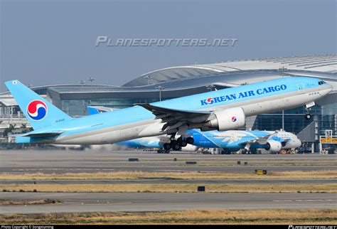 HL8046 Korean Air Lines Boeing 777 FB5 Photo By Songxiuming ID