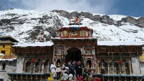 Uttarakhand: Thick layer of snow covers Badrinath - Dynamite News