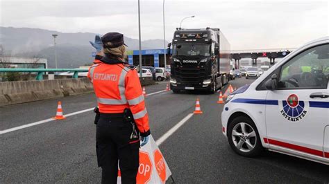 La Ertzaintza Intensifica Desde El Lunes Los Controles En Autobuses Y