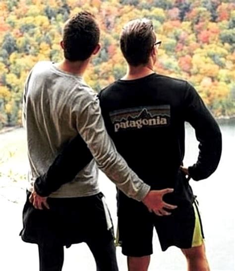 Épinglé par B Gay sur Gay Travel en 2024 Hommes gays Amour homme Hommes en uniforme
