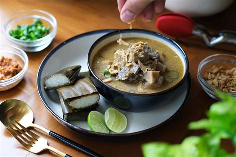 South Sulawesi Beef Soup (Soto Makassar) | Recipe | Beef soup, Food network recipes, Rice cake ...