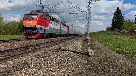 Железная дорога. Электровоз ЧС7-004 с поездом Архангельск-Москва ...