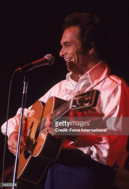 1 849 Merle Haggard Photos And High Res Pictures Getty Images