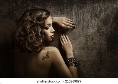 Thousand Naked Woman Tattoo Royalty Free Images Stock Photos Pictures Shutterstock