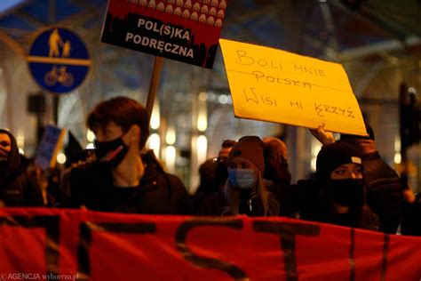 Strajk Kobiet W Odzi Policja Spisuje Protestuj Cych Pr Buj Nas