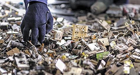 Know About E Waste And Ways To Combat Them Gadgetronicx