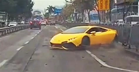 Luxus Auto Demoliert Dr Ngler Baut Unfall Mit Lamborghini Gmx At