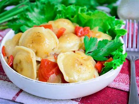 Жареные пельмени с кетчупом и майонезом — рецепт с фото пошагово