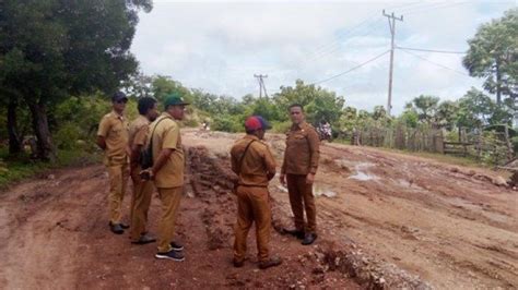 Wakil Bupati Sabu Raijua Pantau Jalan Penghubung Hawu Mehara Dan Liae