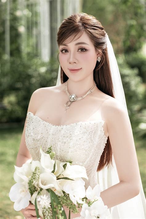 Cô giáo hot nhất cõi mạng Âu Hà My bất ngờ tung ảnh cưới danh tính chú rể là ẩn số