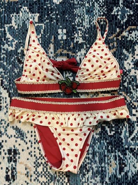 8 Hot Sexy Betty Johnson Bikini Pics