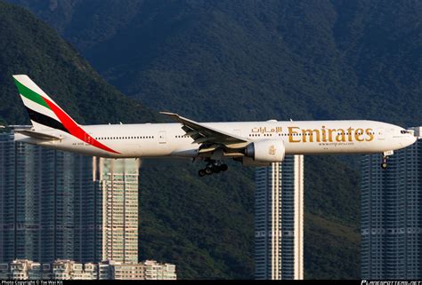 A6 EGE Emirates Boeing 777 31HER Photo By Tse Wai Kit ID 1202178