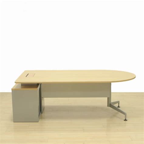 Mesa de escritório STEELCASE Mod WERNDL Fabricado em madeira de cor