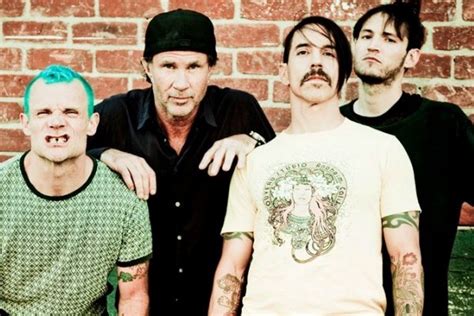Red Hot Chili Peppers Primer Cabeza De Cartel Para El FIB