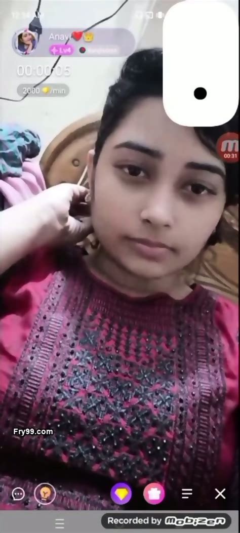 Beautiful Chamet Cam Girl Nude Round Boobs Showing