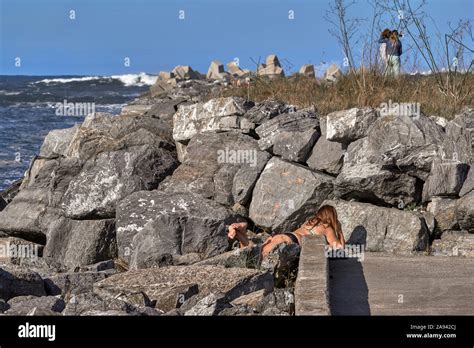 Reife frau bikini Fotos und Bildmaterial in hoher Auflösung Alamy