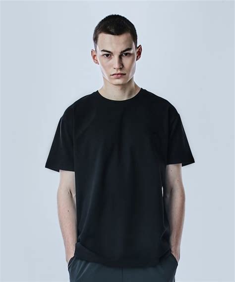 MUSINSA HUGVONE Standard Plain Short Sleeves Black