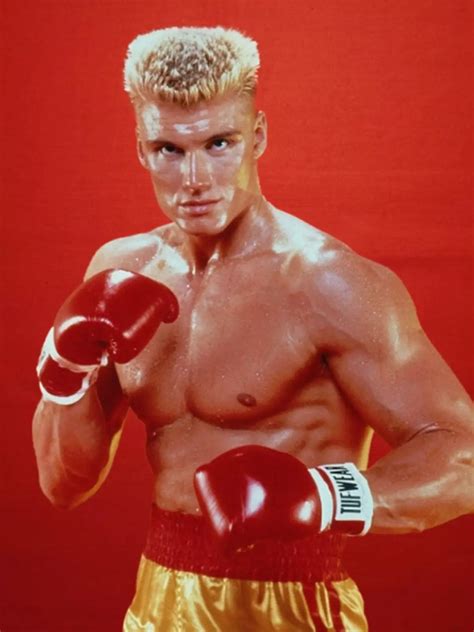 Noiva 40 anos mais nova chama Dolph Lundgren de super herói após