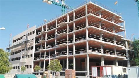 Muere un trabajador de 45 años al precipitarse de un edificio en obras