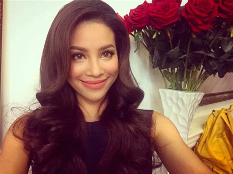 Sao hot girl Việt chứng minh son nude hot từ sang