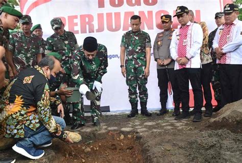 Danrem 071 Wijayakusuma Letakkan Batu Pertama Pembangunan Tugu