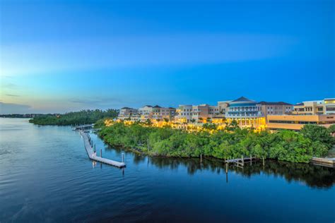 sundays  harbourside place