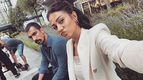 Ibrahim Çelikkol Su Mujer Y Demet Özdemir Un Trío Con Muy Buen Rollo