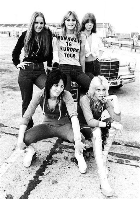 Joan Jett And The Runaways 1970s R Oldschoolcool