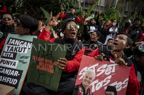 Relawan Ganjar Mahfud Hadir Pada Debat Kelima Pilpres 2024 Antara Foto