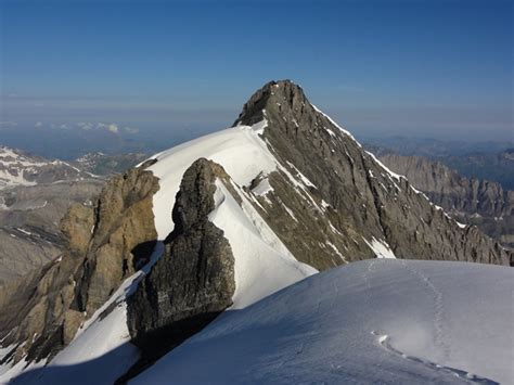 Blick Zum Altels Gut Sichtbar Der Erste Gratturm Fotos Hikr Org