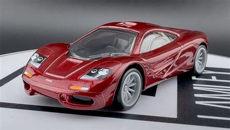 Машинка Premium Hot Wheels McLaren F Mr Bean Exotic Envy HKC Red купити в інтернет