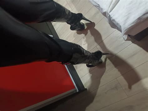 Latex Anal 4 Pics XHamster