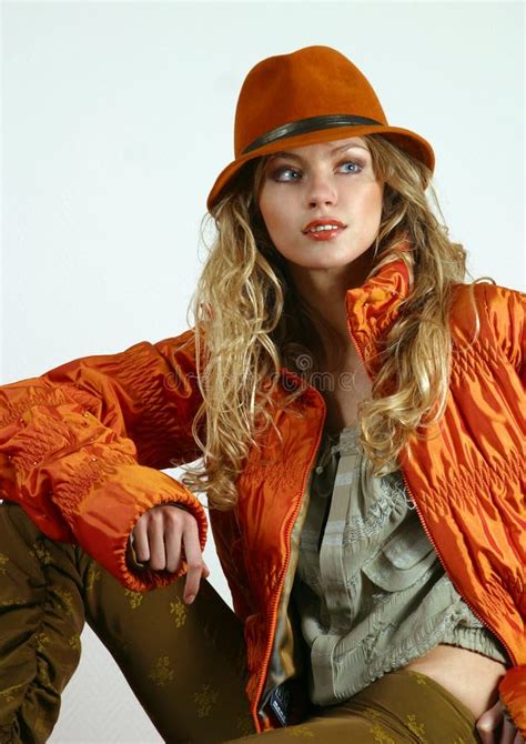 Retrato Del Blonde Joven Foto De Archivo Imagen De Ojos