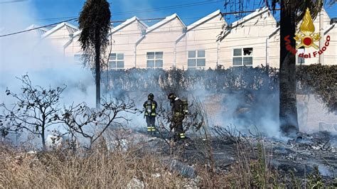 Messina Incendio In Via Luigi Galvani Sul Posto I Vigili Del Fuoco FOTO