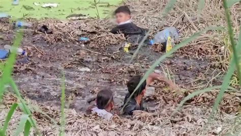 Captan En Video La Muerte De Dos Migrantes Video Im Genes Fuertes