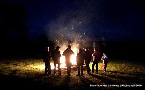 Mahnfeuer Zeichen für Sorgen und Nöte der Landwirte Rhönkanal