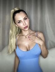 Good Looking Blonde Posing For The Camera Alix Lynx Photos