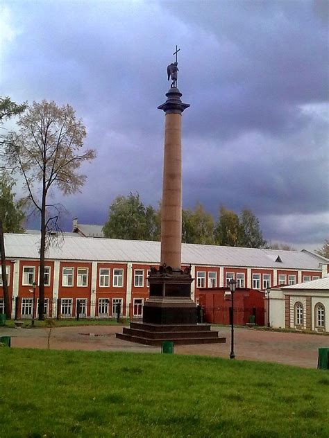 Единство Звуком: Коллекция колонн со всего мира