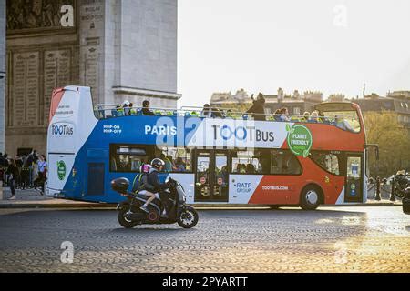 L Immagine Mostra Un Pullman Turistico Tootbus Autobus Della