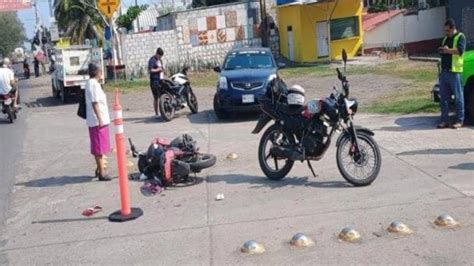 Cuatro Personas Arriba De Una Motocicleta Se Accidentan En Tierra Blanca