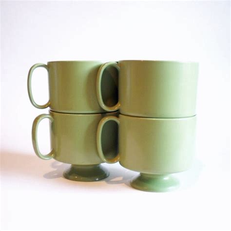 Vintage Melamine Coffee Mugs in Avocado Green Set by ArtfulVintage